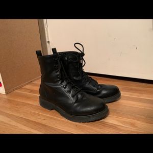 Black boots woman’s 8.5